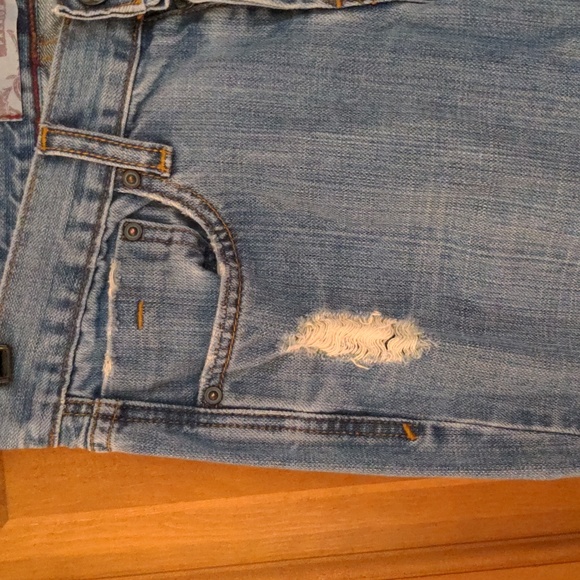 Levi's Signature Cotton Distressed Low Rise Button Fly Size 5 Jeans 🔥Host Pick - Picture 2 of 12